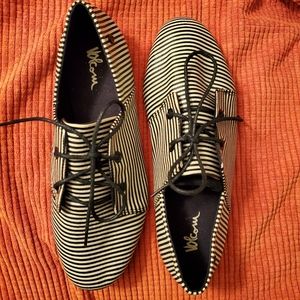 NWOT Volcom Pinstriped Shoes